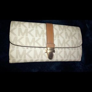 Michael kors wallet